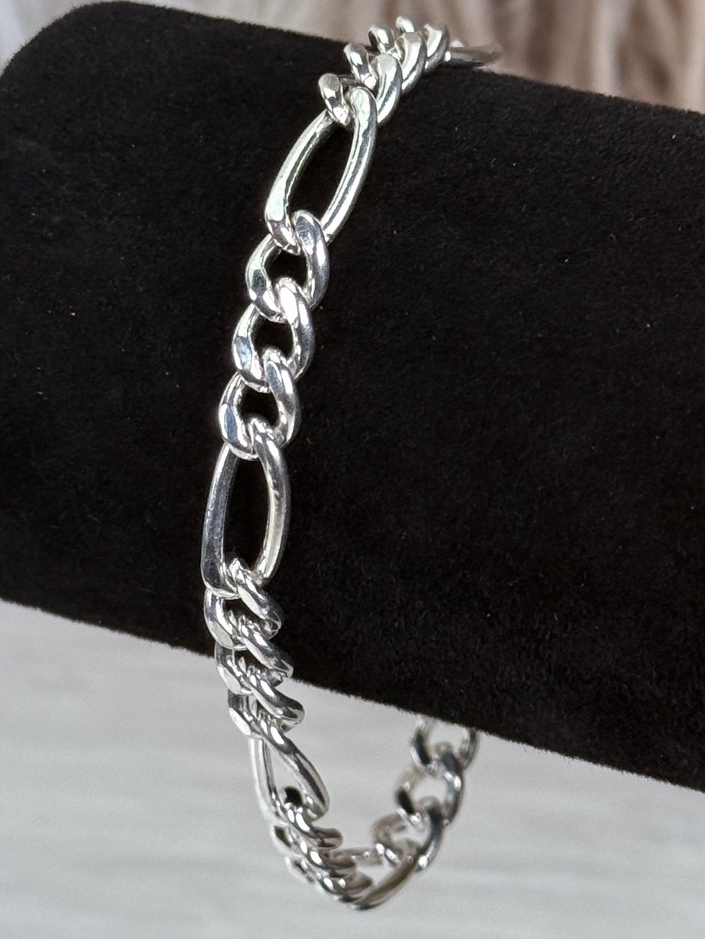 Beautiful Silvertone link chain bracelet